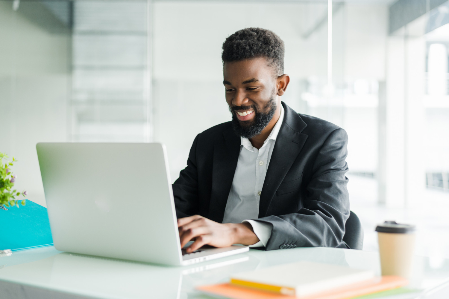 Leia mais sobre o artigo Veja 7 benefícios de um software para advogados